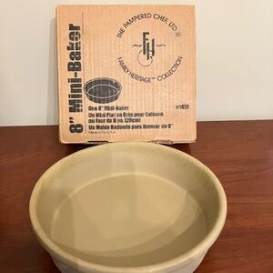 Pampered Chef 8” Mini Baker #1470